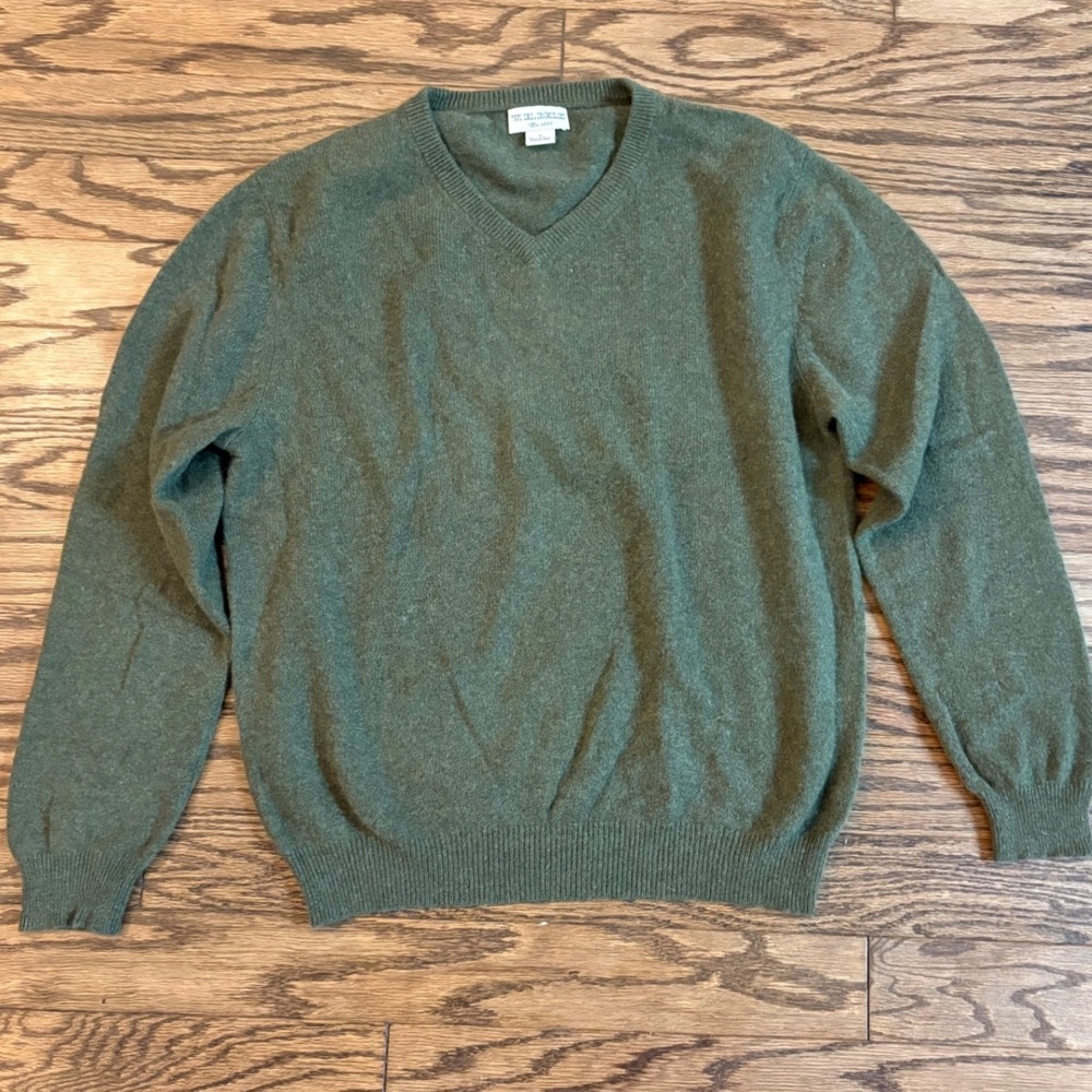 Vintage W.H. Belk 100% Cashmere Sweater Men's Medium Green V Neck Pullover EUC